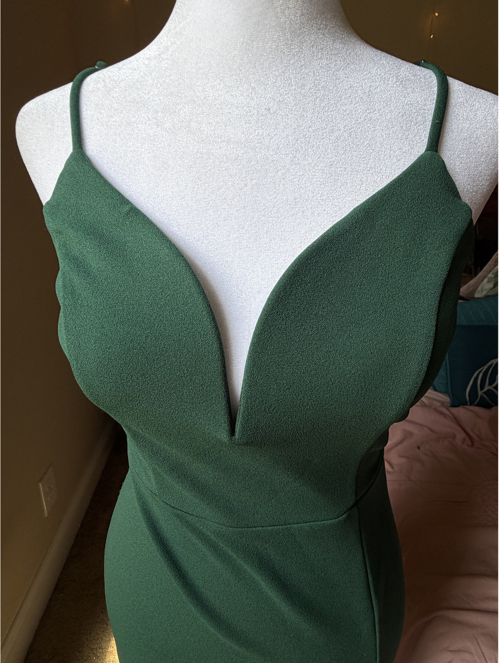 This gorgeous emerald green midi cocktail dress from Windsor - Picture 2 of 6
